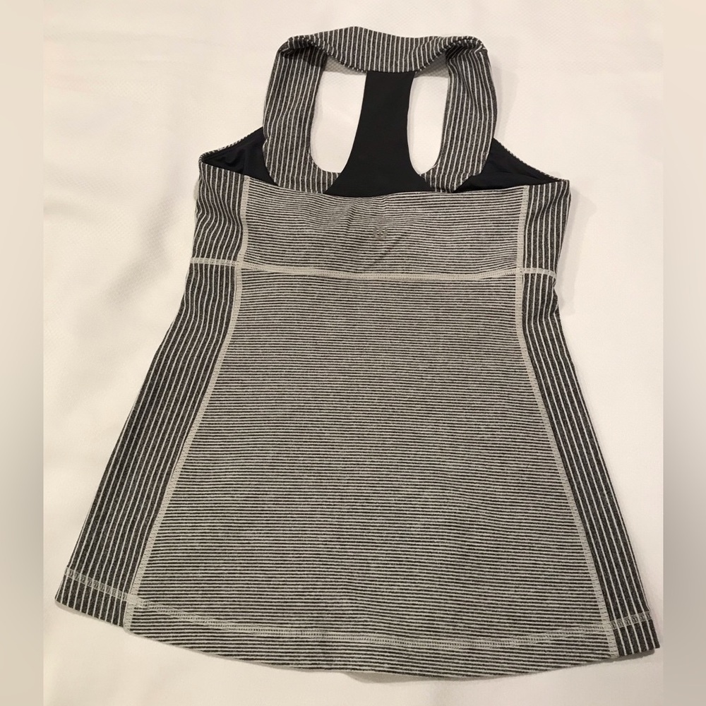 Lululemon Scoop Neck Tank Top ( Size 6) Color Gray/ White - Picture 2 of 6
